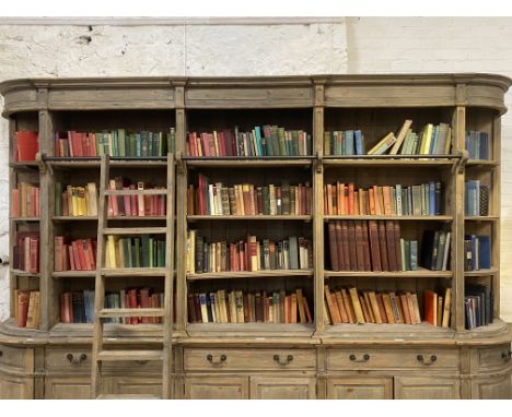 A large quantity of vintage hardback books.&nbsp;