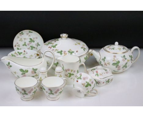 Wedgwood 'Wild Strawberry' pattern tea &amp; dinner ware, pattern no. R 4406, to include teapot &amp; cover, 6 teacups &amp; 