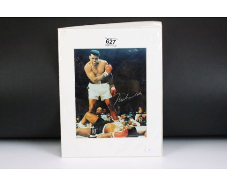 Boxing interest - Action Photographic Print of Muhammed Ali with autograph / signatory, 25cm x 20cm 