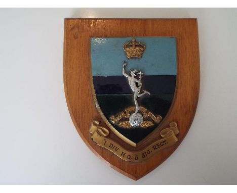 1 Div H.Q. &amp; Sig Regt - a vintage regimental wall plaque mounted on wooden shield, 17.5 cm (h)