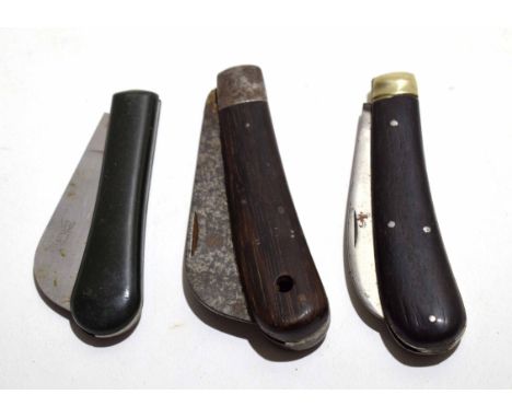 **Mixed Lot: comprising three various folding gardening knives including Queen City Robinson - Sheffield, both with riveted w