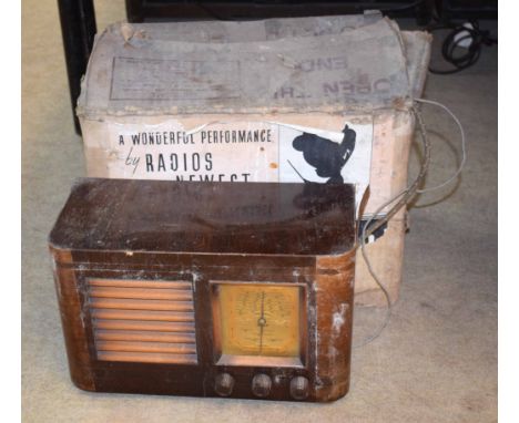 Mid-20th century walnut cased radio, Pilot, "Little Maestro", the veneered rectangular case with louvre type speaker cover fl