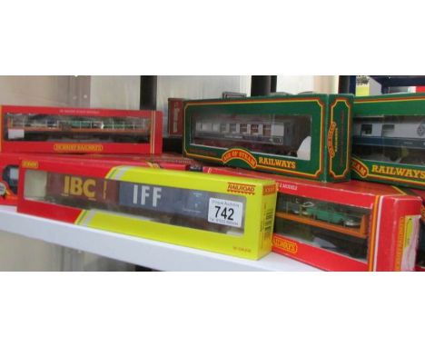A quantity of Hornby '00' Golden Arrow Pullman coaches and car transporters, (14 pieces).