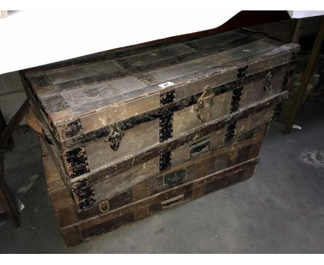 2 vintage travelling trunks
