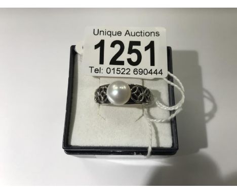 A silver and pearl ring, size P.
