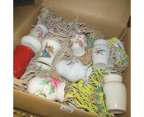A large quantity of ceramic toothbrush holders. (32 in total).