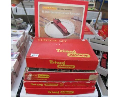 A Triang Hornby R161 operating hopper car set, An RS651 freightmaster set, and R81 station set and 2 turntables.