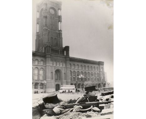 Pressephotographie - DDR - - Sammlung von ca. 1800 vorwiegend großformatigen Pressephotos mit Aufnahmen aus der DDR. Silberge