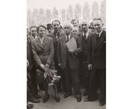 Politik - - SPD Bezirkskongress 1946 in Bielefeld. Sammlung von 99 OPhotographien. Vintages. Silbergelatineabzüge. Format je 