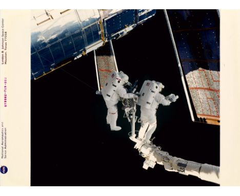 NASA - - Sammlung von 8 Original-Farbphotographien der NASA. 1996-1998. Vintages C-Print auf Kodak-Papier. Maße je 27,5 x 20 