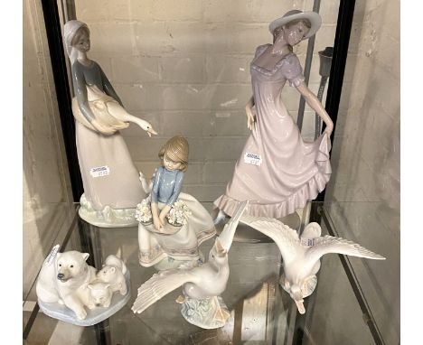 FIVE LLADRO FIGURES &amp; 1 NAO