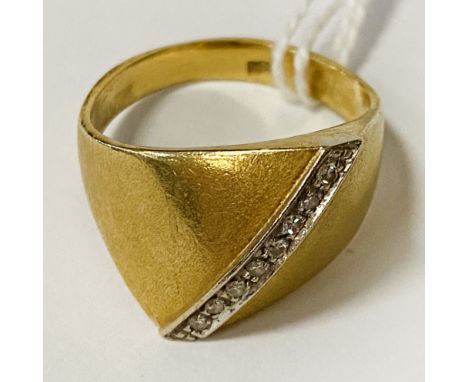 18CT GOLD &amp; DIAMOND RING - SIZE K