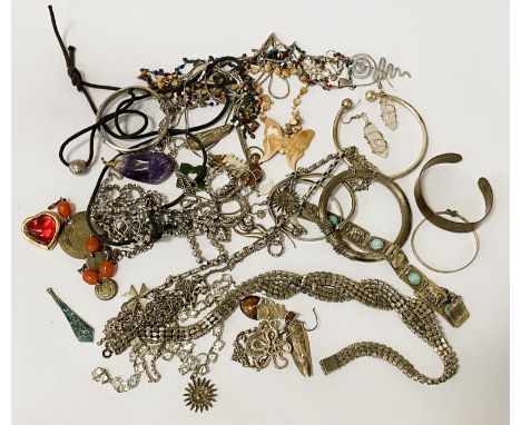 COLLECTION OF SILVER &amp; WHITE METAL JEWELLERY ITEM