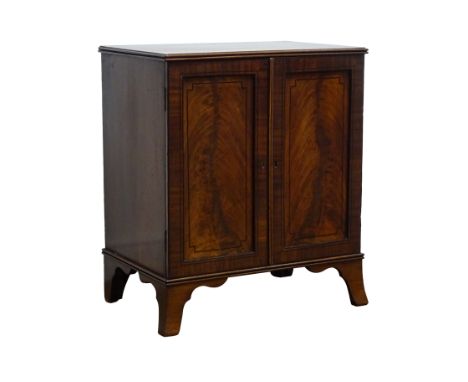 Regency mahogany floor standing Coin collectors cabinet, reeded top above a pair of ebony strung doors with eleven graduated 