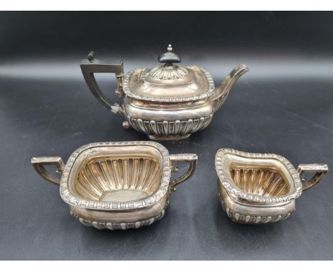 A Victorian silver three piece Tea Service of semi-fluted boat shape, Birmingham 1900, 605gms all in