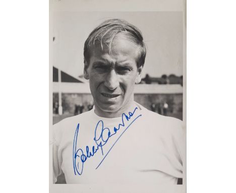 MANCHESTER UNITED &amp; ENGLAND BOBBY CHARLTON ORIGINAL AUTOGRAPHED PRESS PHOTO
Sir Bobby Charlton hand signed original 8.75"