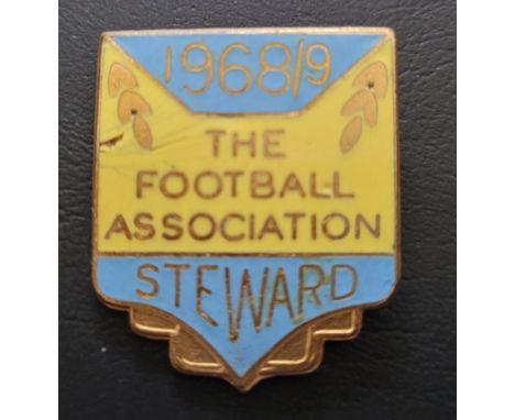 1969 FA CUP FINAL LEICESTER CITY V MANCHESTER CITY STEWARDS BADGE
Very small chip in enamel
Ref SM