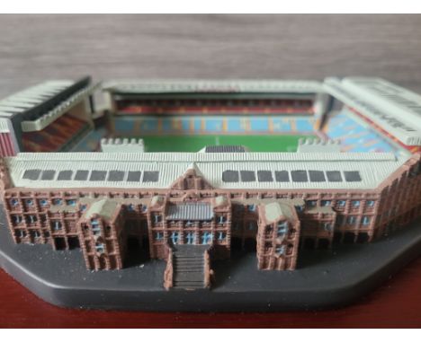 ASTON VILLA POTTERY MODEL OF VILLA PARK
Still in original box
Size 11 x 8 x 3.5 Inch high &amp; mounted on wooden plinth
Ref 