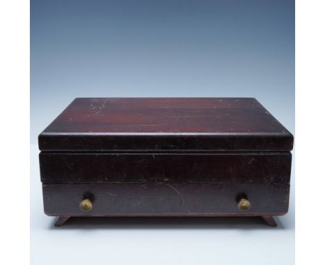 Community silver-plated flatware set in the South Seas pattern, housed in its original Community wooden storage box. This col