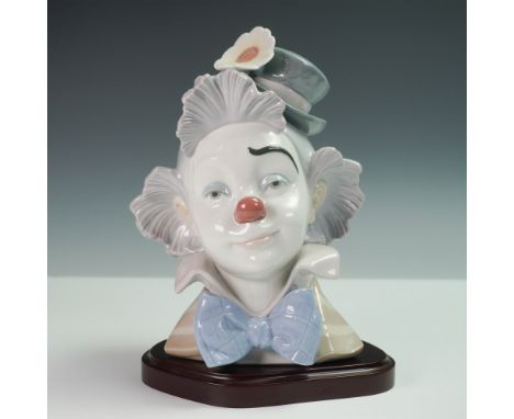 Charming Lladro Star Struck clown bust, model 1005610, sculpted by Jose Puche and issued in 1989. This finely crafted porcela