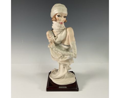 This exquisite sculpture by Giuseppe Armani captures the timeless elegance of a refined lady dressed in 1920s attire. With in