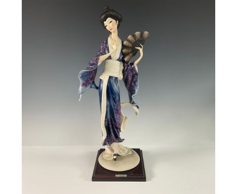 This stunning Giuseppe Armani sculpture portrays a graceful geisha holding a fan, embodying elegance and cultural charm. Dres