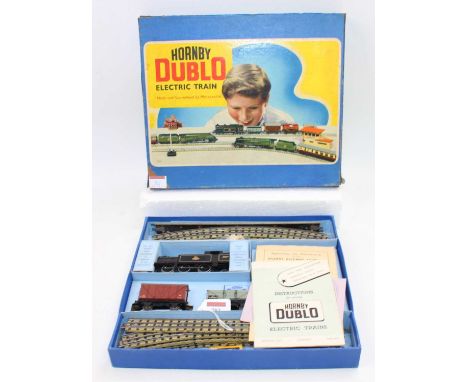 EDG17 Hornby Dublo tank goods set 3 rail comprising 0-6-2 loco BR 69567 with 3 goods wagons and a goods brake, with oval of t