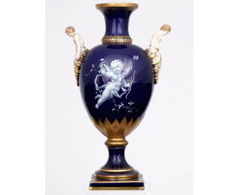 Meissen Pate-sur-Pate kobaltblau Balustervase 1.Wahl, Knaufmarke, splendor baluster vase royal blue 1st choice,Porzellan, bla