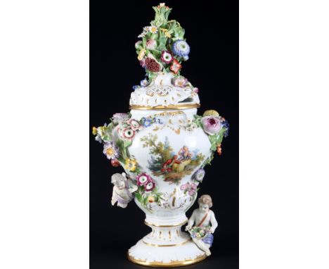 Meissen Watteau große Potpourri Vase mit Amoretten 1.Wahl, J. J. Kaendler,Porzellan, Schwertermarke 1. Wahl, Entwurf von Joha