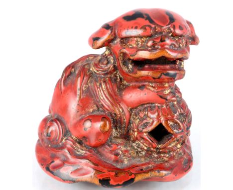 Japan 19. Jahrhundert Netsuke Rotlack Katabori Shishi mit Brokatball, japanese wooden netsuke,Holz, Rotlack, Japan 19. Jahrhu