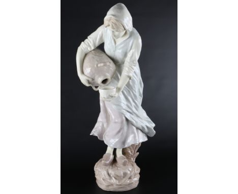 Friedrich Goldscheider Holländermädchen mit Krug H 66 cm,Keramik, Wien/Österreich, mit Pressmarke am Sockel, Modellnummer 266