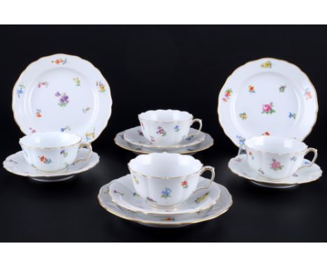 Meissen Streublümchen 4 Teegedecke, tea cups with dessert plates,12-teiliges Porzellan, blaue Schwertermarke mit zwei Schleif