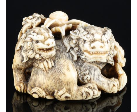 Japan 18. Jahrhundert, Elfenbein Himotoshi Katabori Netsuke Shishi paar, Edo-Zeit,Japan Edo-Zeit 1603 bis 1868, Elfenbein, da