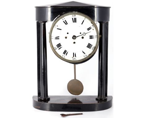 Große Portaluhr 18. Jahrhundert, Kaminuhr, large portal clock 18. Century, mantel clock,Holzgehäuse, auf 2 runden und 2 eckig