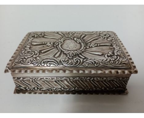 A silver trinket box, hallmarked for Birmigham, indistinct marks, gross weight 115.70 grams.General wear, few dings to the ba