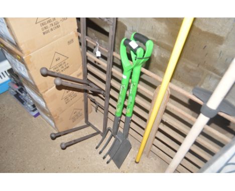 A border spade and border fork