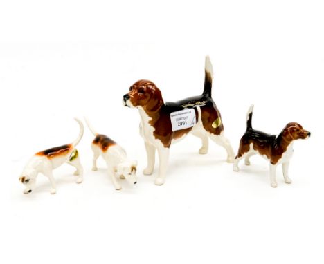 Beswick Hunting hounds (4)