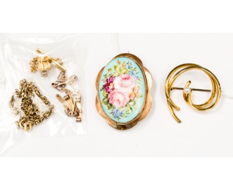 A collection of 9ct jewellery including a ceramic floral 9ct brooch, a yellow metal and pearl brooch, a 9ct chain, approx 26'