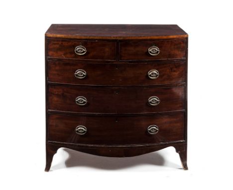 A GEORGE III MAHOGANY BOWFRONTED CHEST OF DRAWERS the crossbanded top above a pair of cockbeaded short frieze drawers, three 