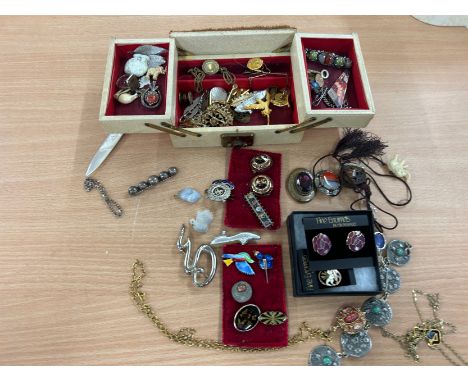 Large selection of vintage and later costume jewellery includes brooches, earrings etc