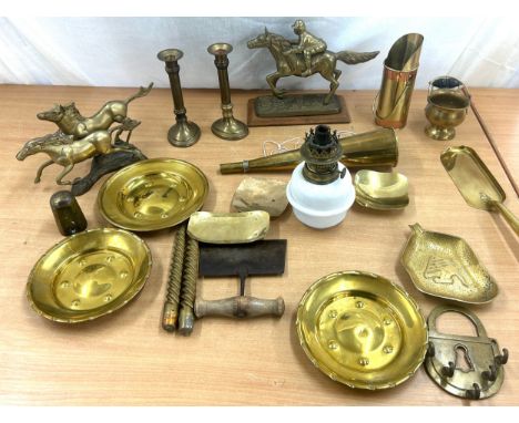 Selection of vintage and later brassware 