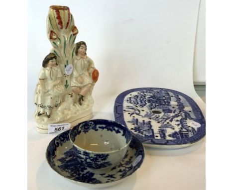 A mixed collection of ceramics to include an 18th Century Worcester blue and white tea bowl and saucer, a blue and white drai