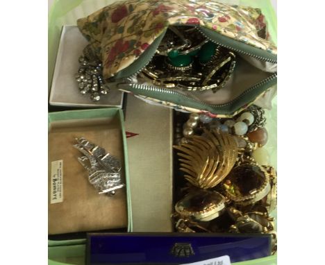 A collection of vintage costume jewellery to include a circa 1940's paste clip brooch, silver marcasite brooch in the form of