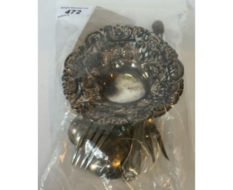 A mixed collection of hallmarked silver items to include a Birmingham hallmarked silver fork, a Sheffield hallmarked silver s