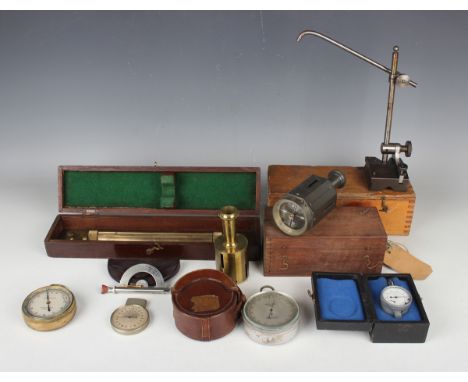 A brass octagonal surveyor's cross staff-head with compass and silvered scale, length 14.4cm, boxed, together with a group of