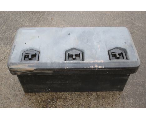 A Daken Welvet Truck Toolbox. Heavy duty plastic secure tool box chest. L100cm x D45cm x H47cm. Keys present. 