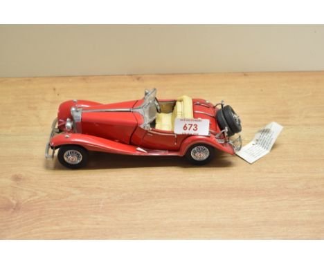 A 1983 Franklin Mint 1:24 scale Die-cast, 1935 Mercedes-Benz 500K Roadster with tag and certificates, in card box with polyst