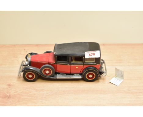 A 1990 Franklin Mint 1:24 scale Die-cast, 1935 Mercedes-Benz 770K Grosser with tag and certificates, in card box with polysty