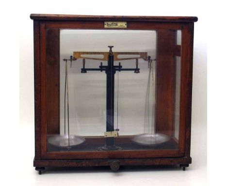 Cased set of overtling scales. Condition report: see terms and conditions