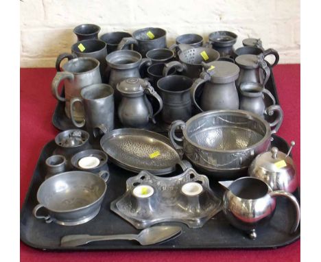 Art Nouveau ink stand, civic pewter bowl, two inkwells, two pewter table spoons and 17 various tankards. Condition report: se